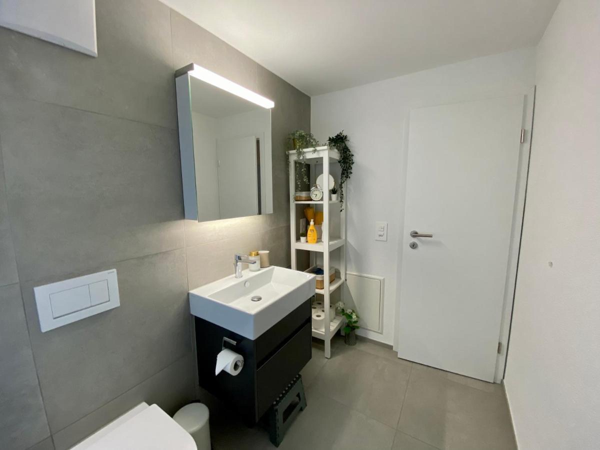 Glad Spot - Liestal - 10 Min From Basel - Central, Design & Netflix Apartment Luaran gambar